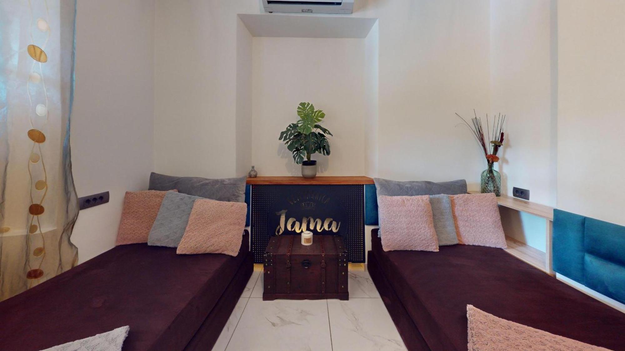 Resort Hisa Ida - Apartments With Hot Tub And Sauna Ivancna Gorica Rum bild
