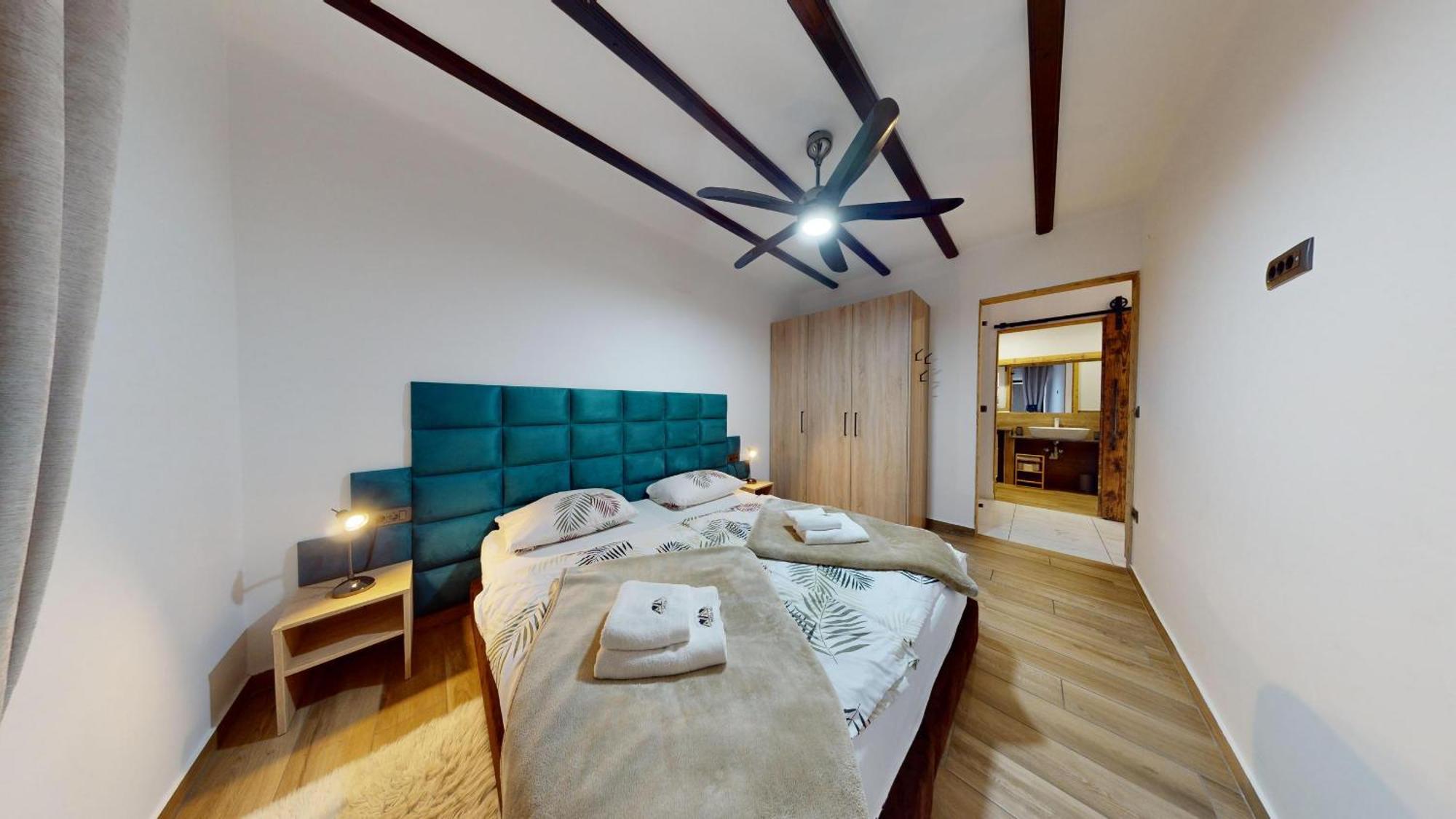 Resort Hisa Ida - Apartments With Hot Tub And Sauna Ivancna Gorica Rum bild