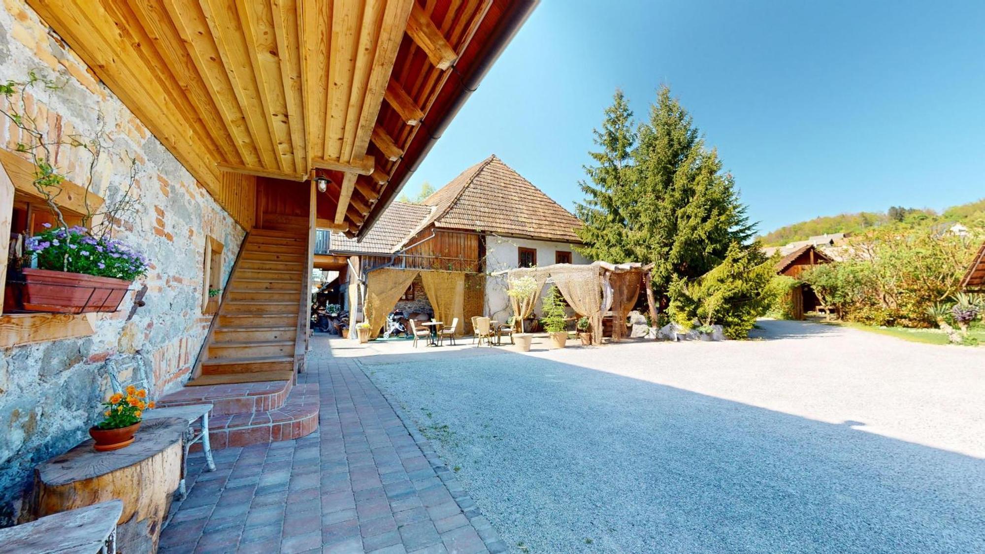 Resort Hisa Ida - Apartments With Hot Tub And Sauna Ivancna Gorica Rum bild